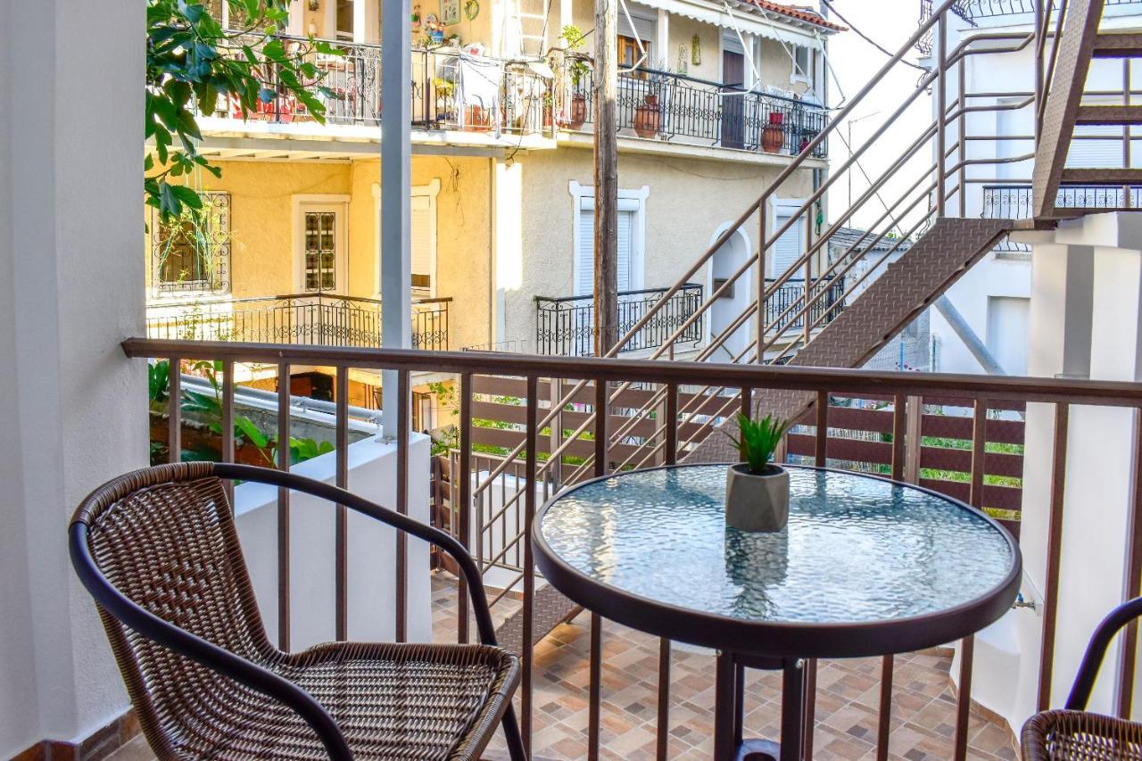 La Maison Plakes 3 Bdr Apt Skiathos Town Exterior photo
