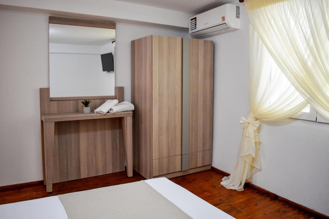 La Maison Plakes 3 Bdr Apt Skiathos Town Exterior photo